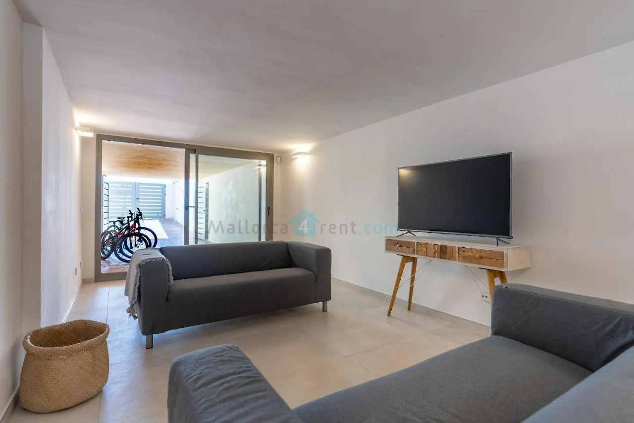 M4R 1 Villa Laura Front Line Beach House
