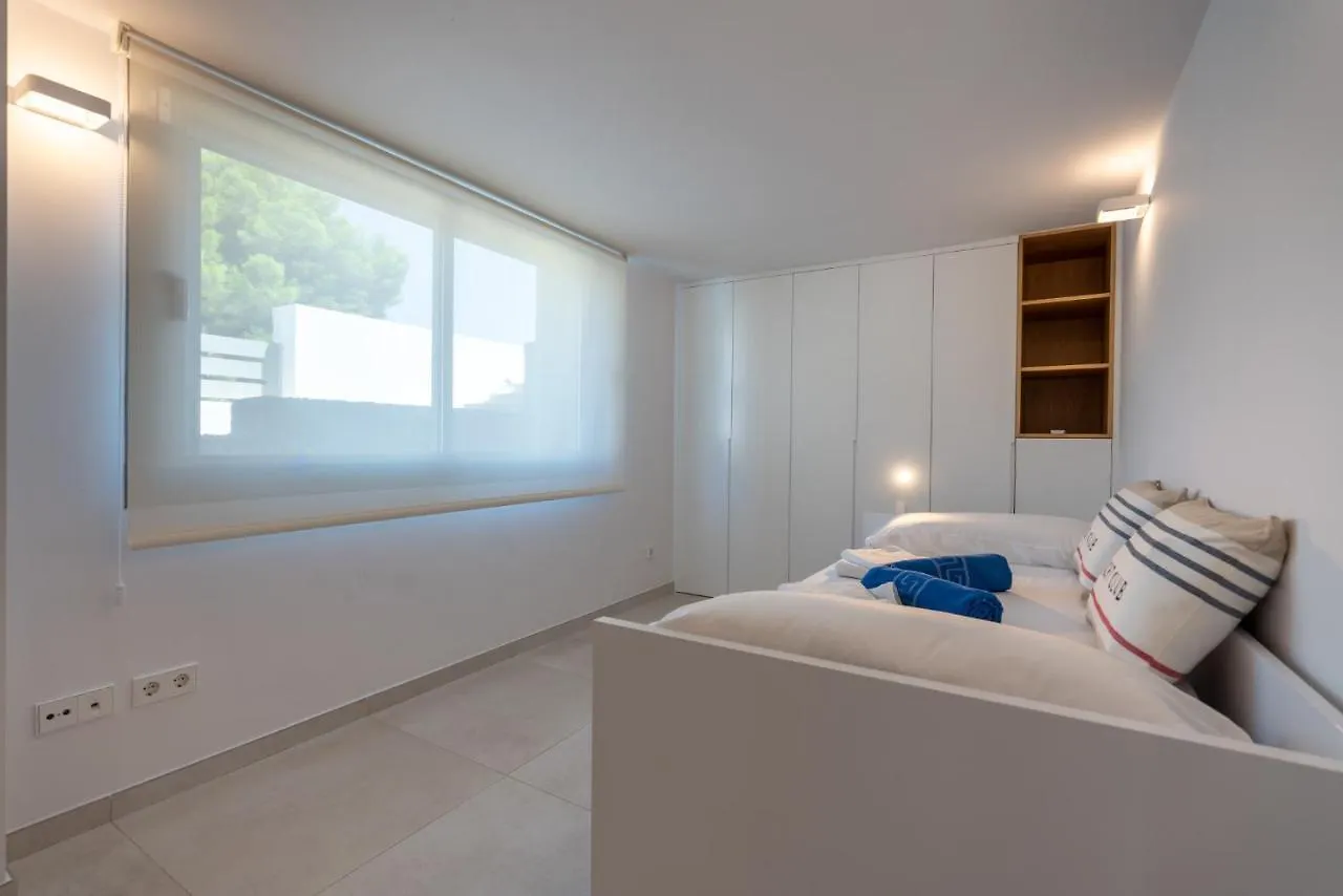 M4R 1 Villa Laura Front Line Beach House