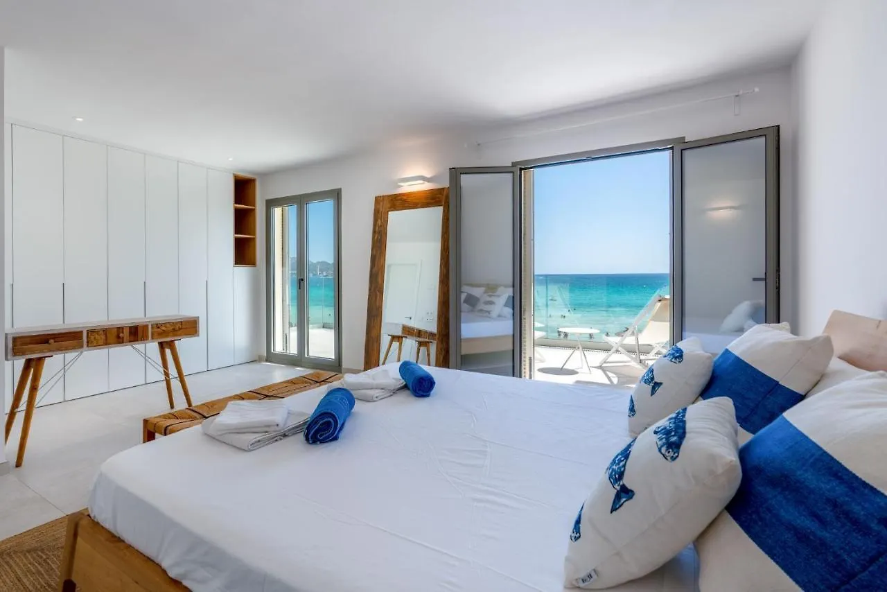 M4R 1 Villa Laura Front Line Beach House