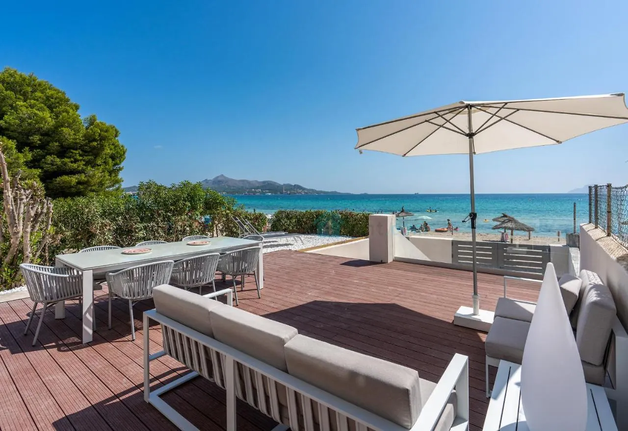 M4R 1 Villa Laura Front Line Beach House