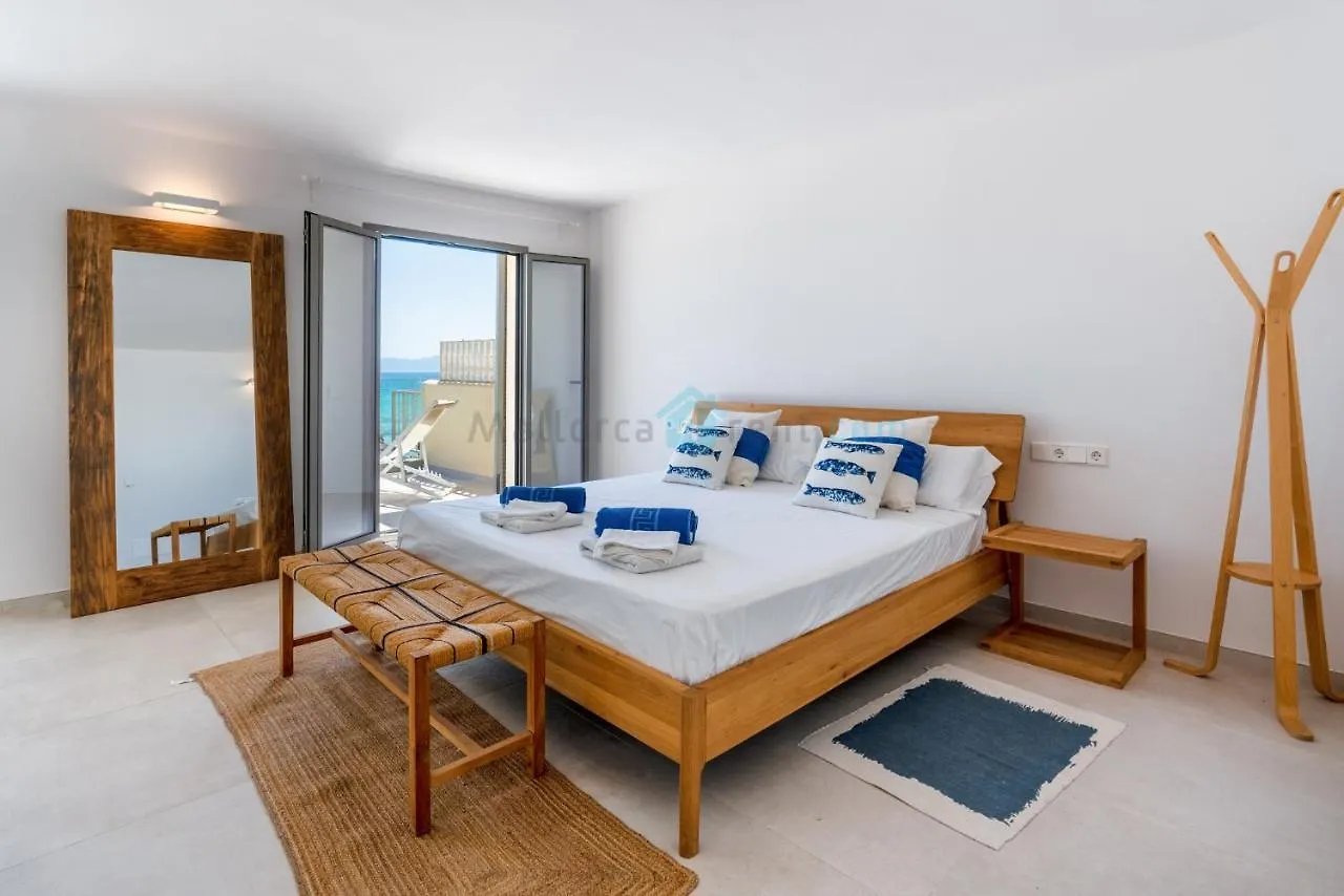 M4R 1 Villa Laura Front Line Beach House